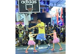 林書豪尬舞左左右右　1挑2下盤不穩（林書豪臉書）