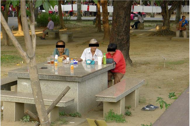 亂丟垃圾再推外勞　台南人挨轟沒水準