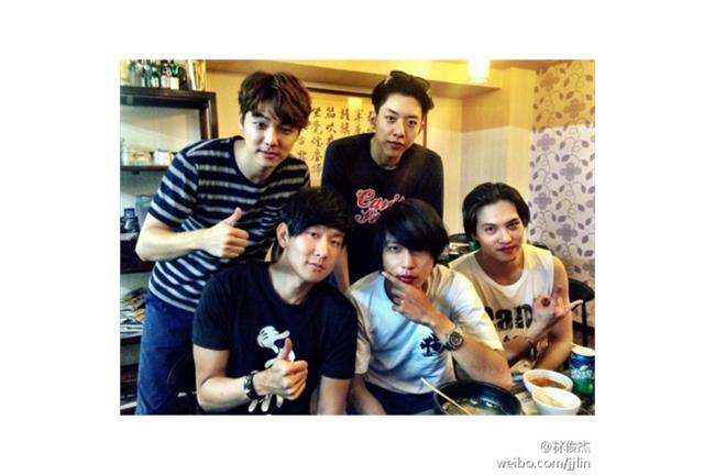 跨國好交情！CNBLUE餐敘林俊傑