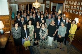 駐美代表沈呂巡夫婦在雙橡園設宴歡迎科技部部長張善政率領的「台美雙邊科技合作會議」代表團乙行25人。（圖／翻攝自駐美國台北經濟文化代表處官網）