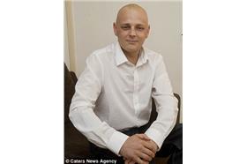 男子「害喜」　原來是「睪丸癌」作祟 (dailymail