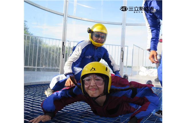 蔣孟玲、李亦捷被狂風吹到口水噴滿臉