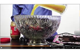 自製ipad 來源擷圖:http://teamcoco.com/video/matt-walsh-3-breakfasts?playlist=x;eyJ0b3RhbCI6MTAsInR5cGUiOiJyZWxhdGVkIiwiaWQiOjg0MjcwfQ