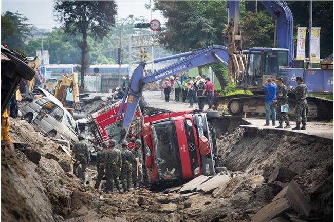 行動援助！氣爆居民掛布條感謝台積電