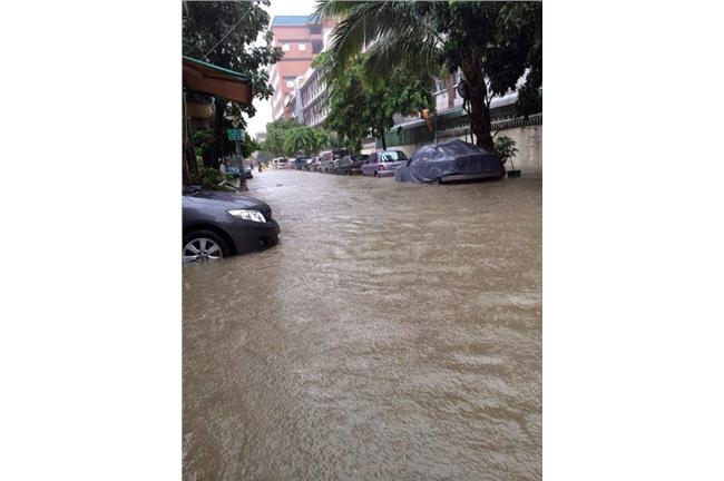 豪雨強襲南臺灣　高雄災區一夜成河
