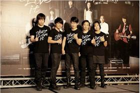 五月天12歲「鐵粉」父親節病危　阿信臨終前見最後一面（五月天臉書）