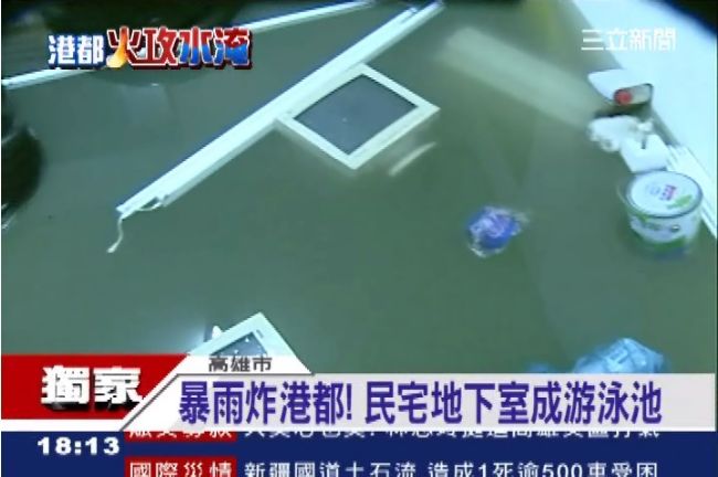 暴雨炸港都打1999無效　居民搶沙包