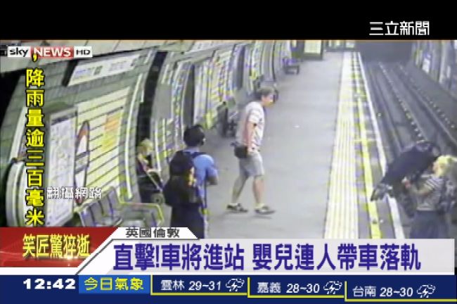 嬰兒連人帶車墜軌　粗心家長險釀禍