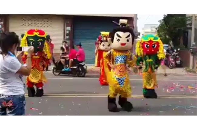 Q版神明跳汽缸舞　網友大讚超可愛！