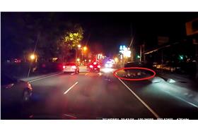 警查,追捕,行車紀錄器,逆向,竊賊,台南(YouTube)