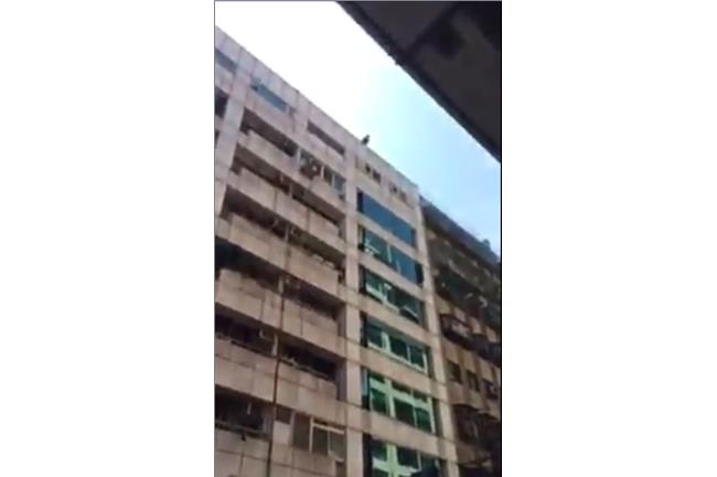 新北墜樓意外　婦人抱童跳下當場死亡