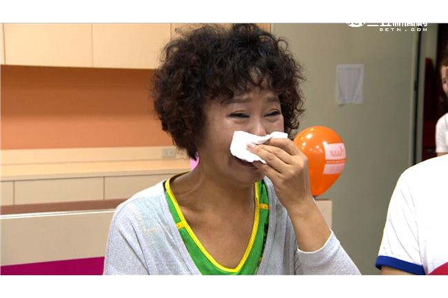 收到人生第一個蛋糕　呂雪鳳感動落淚