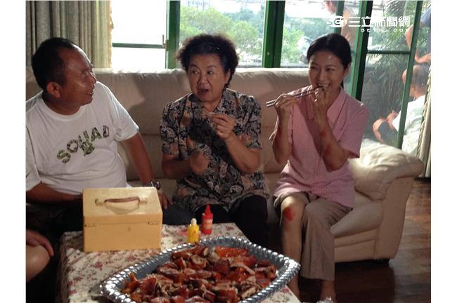 鄭志偉直擊《阿母》片場一睹幕後花絮