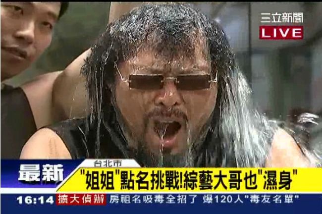 恐龍頭塌了！張菲濕身點名小S劉寶傑