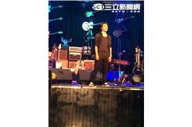 陳如山為演唱會彩排