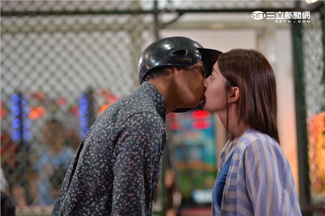 郭雪芙背後環抱　劉以豪成功再奪吻