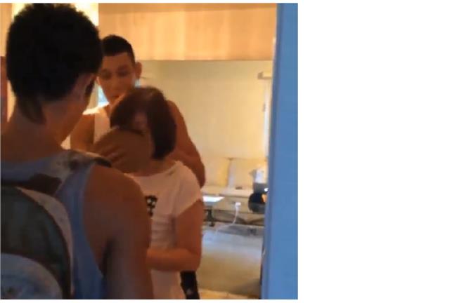 林書豪惡整媽媽　砸蛋糕為她慶生挨揍
