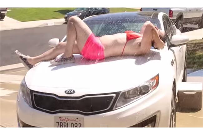 比基尼男挑戰冰桶　痛哭：我是漸凍人