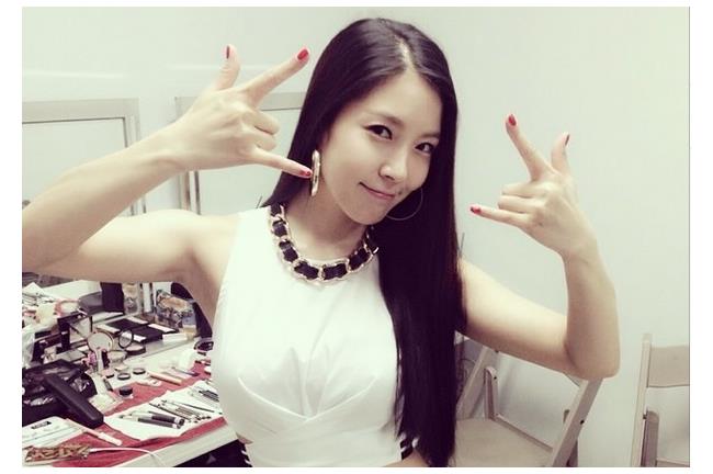 SM家族挑戰冰桶　寶兒、少時都濕身