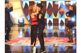 完全娛樂「夏日制服收心趴」