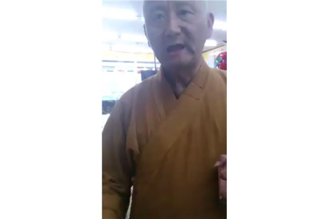 爆走和尚莫名咒罵民眾：全家不得好死！