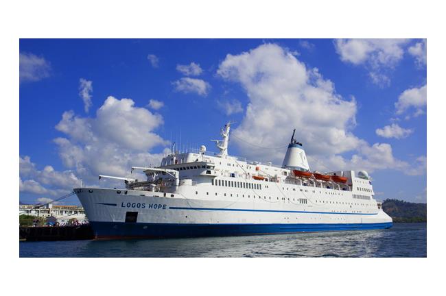 好酷！海上圖書館「望道號」停泊基隆