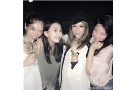 中國女星洛詩與Yijo／微博