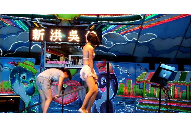 鋼管的逆襲！辣妹被捅喔喔叫：會痛餒