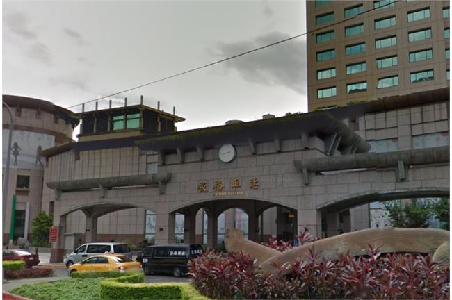 台鐵又出包？列車過站竟沒有停