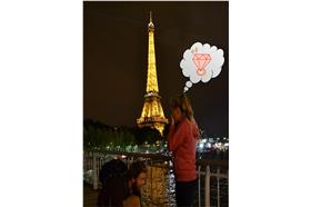 巴黎鐵塔前求婚／reddit