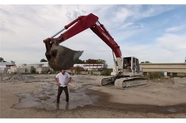 冰桶挑戰出意外？男子遭怪手擊昏