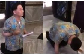 阿基師下跪_臉書