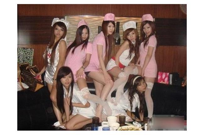 第一次上酒店遇「吸管奶大嬸」色誘我