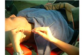 挖耳朵／joaquin uy　flickr