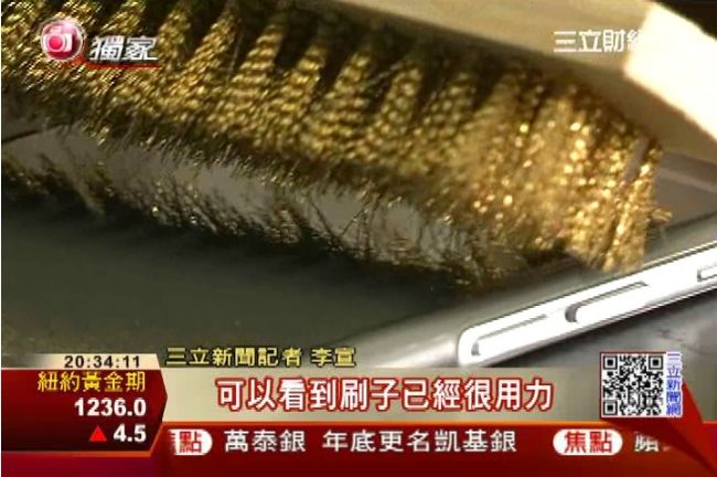 刮不留痕！手機殼10秒「自動修復」
