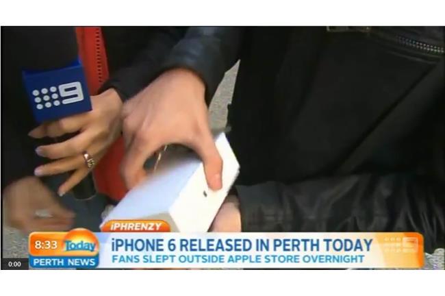 iPhone6開箱就摔機　全場驚呼