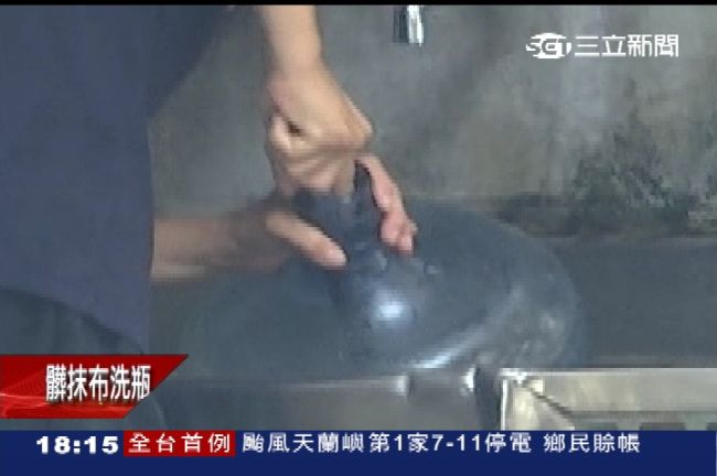 拿髒抹布擦！蒸餾水說好的無菌呢？