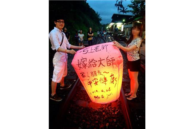 單親母打工拉拔　甜美女孩立志當老師