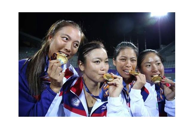 一日雙金！網球、保齡球女將霸氣奪冠