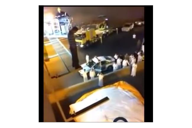 男子輕生要跳不跳　消防員一腳踹下樓