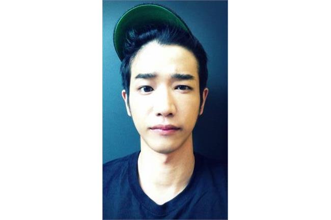 劉以豪PO抿嘴照　自爆就愛已讀不回