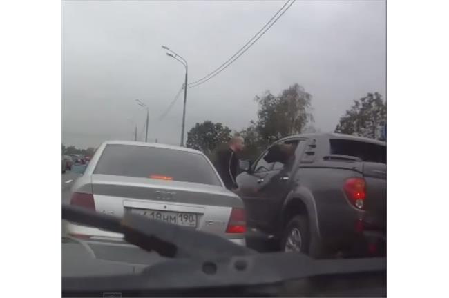 行車糾紛怎麼辦？靠狗狗就能搞定！