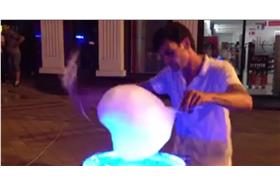 麥可傑森賣棉花糖／臉書