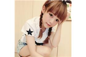 甜美蘿莉紀卜心！網友封「中學生女神」　臉書50萬人追蹤（臉書）