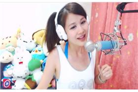 ▲正妹蕭小M高唱《小雞嗶嗶》。（圖／翻攝自YouTube）