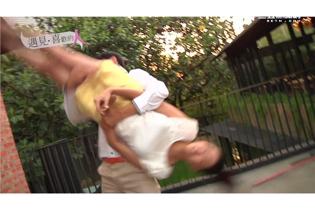 琳恩玩人體摩天輪　嬌嗔喊發出怪聲音