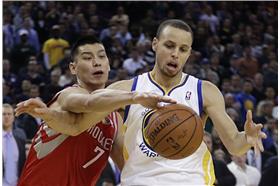 左起為林書豪與Stephen Curry（圖／美聯社／達志影像）