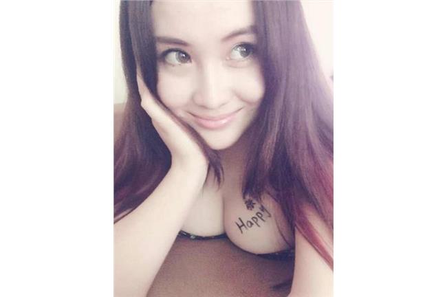微博比胸大賽？無腦奶妹狂PO巨乳照