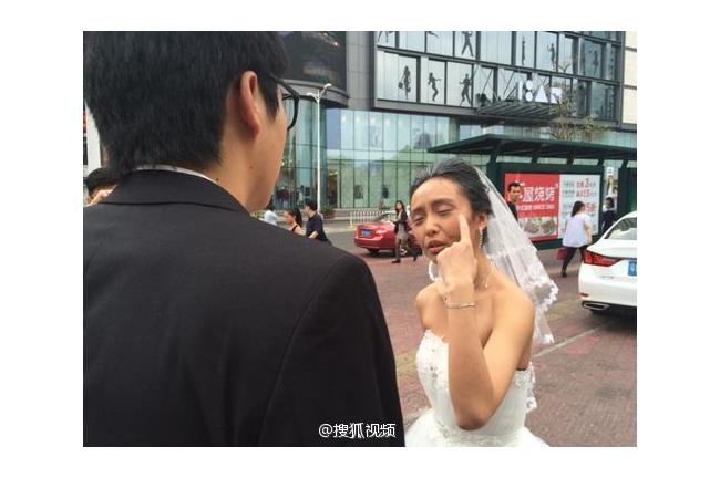 我就是愛年輕的！新娘扮老竟當場被甩