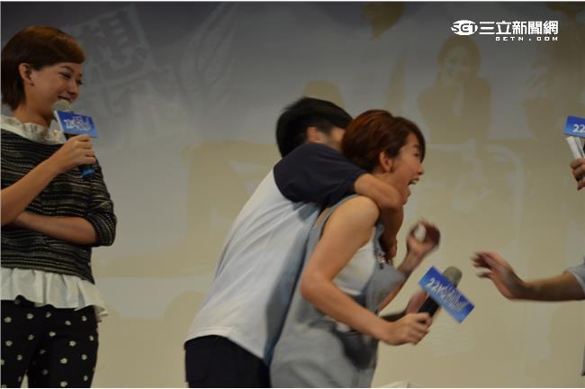 郭書瑤和親弟打打鬧鬧感情超好